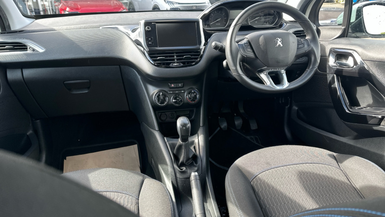 Peugeot 208 1.2 PureTech 82 Signature 5dr [Start Stop] Petrol Hatchback